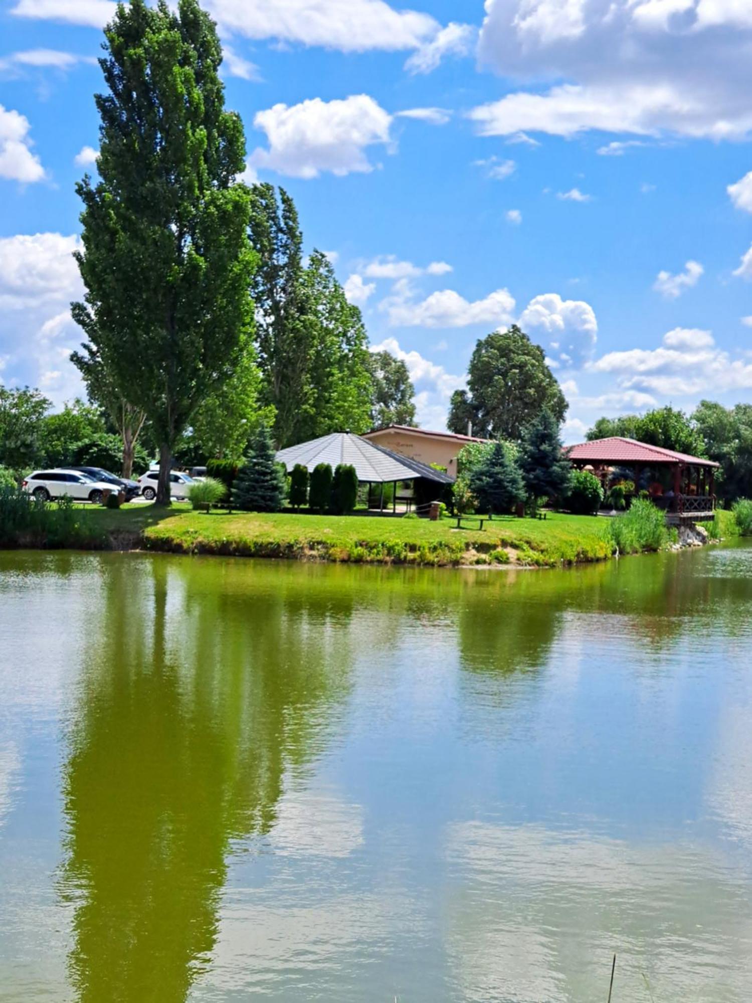 Grapeline Guesthouse Chotin Экстерьер фото